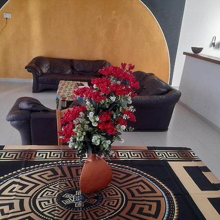 Appartement Familial Spacieux Avec Climatisation Ziguinchor Esterno foto