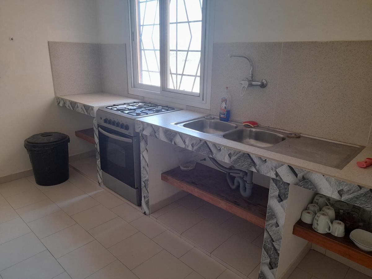 Appartement Familial Spacieux Avec Climatisation Ziguinchor Esterno foto