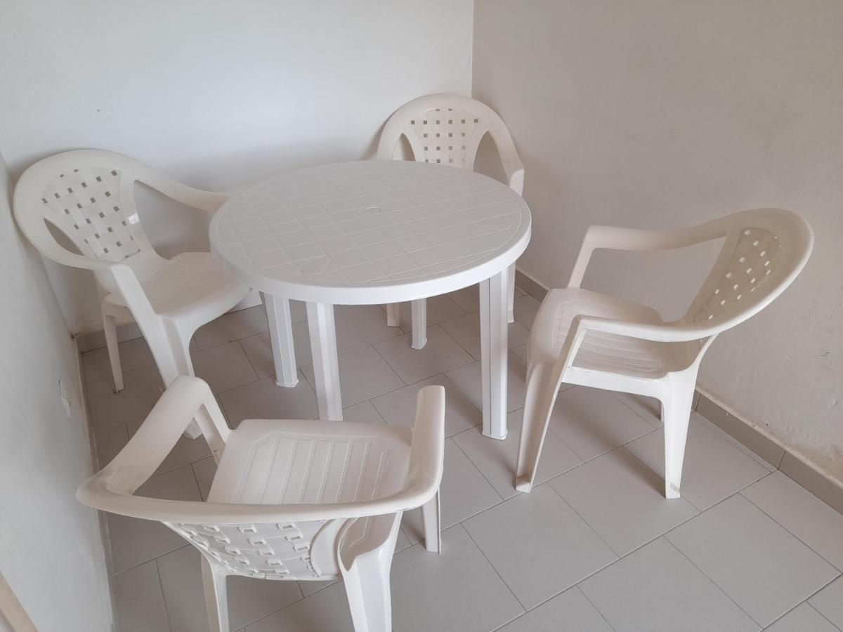 Appartement Familial Spacieux Avec Climatisation Ziguinchor Esterno foto