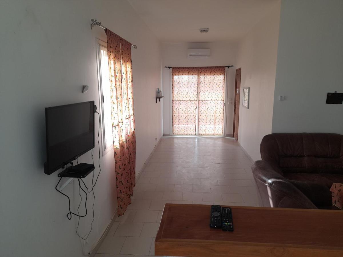 Appartement Familial Spacieux Avec Climatisation Ziguinchor Esterno foto