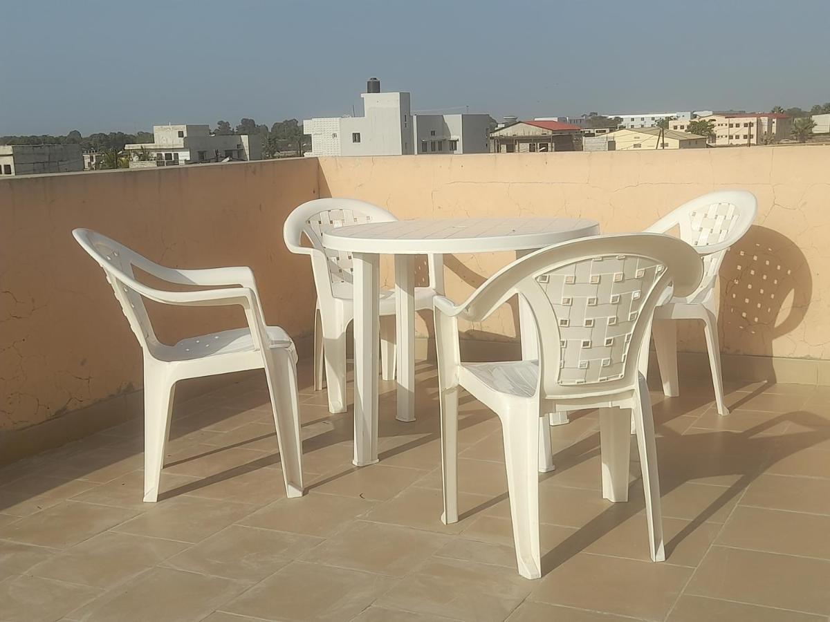 Appartement Familial Spacieux Avec Climatisation Ziguinchor Esterno foto