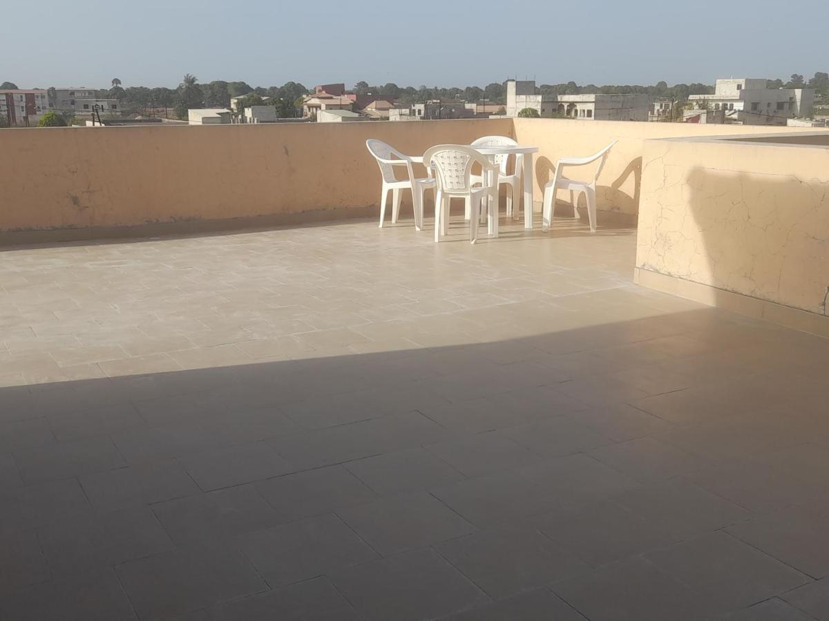 Appartement Familial Spacieux Avec Climatisation Ziguinchor Esterno foto