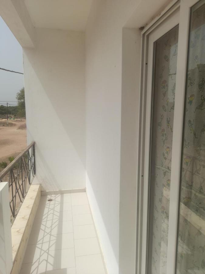 Appartement Familial Spacieux Avec Climatisation Ziguinchor Esterno foto