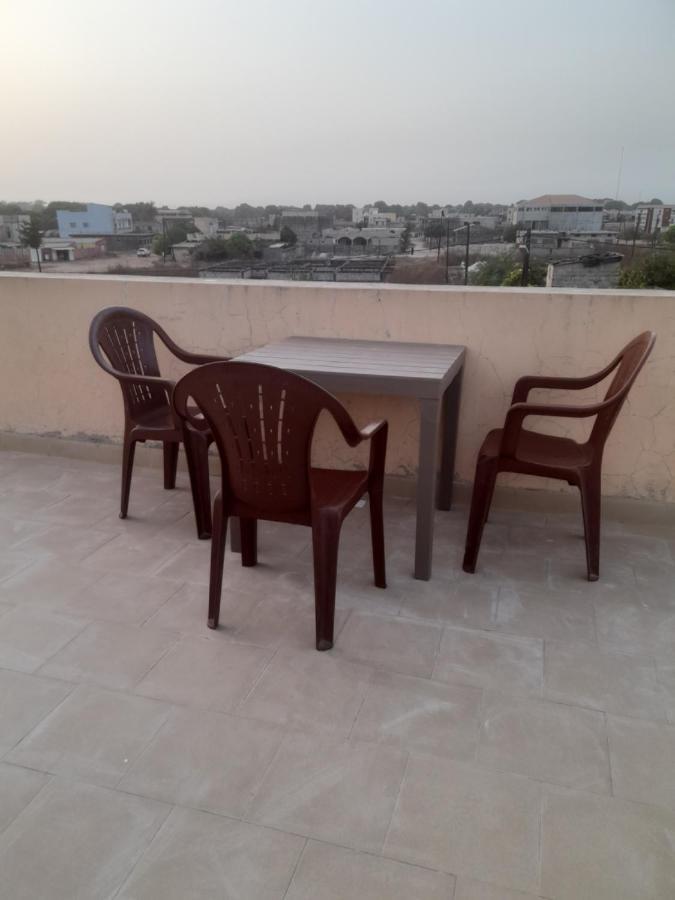 Appartement Familial Spacieux Avec Climatisation Ziguinchor Esterno foto