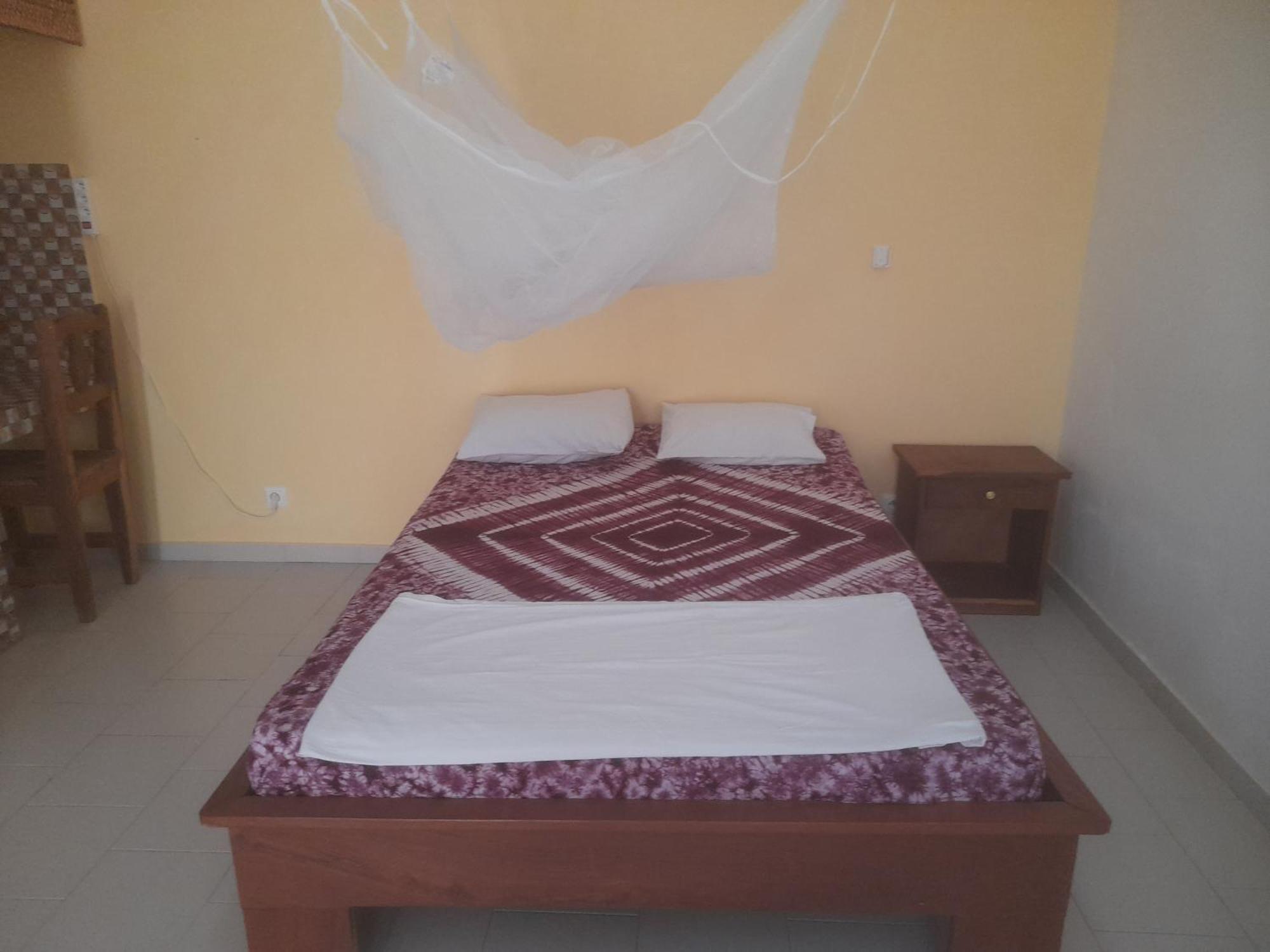 Appartement Familial Spacieux Avec Climatisation Ziguinchor Esterno foto