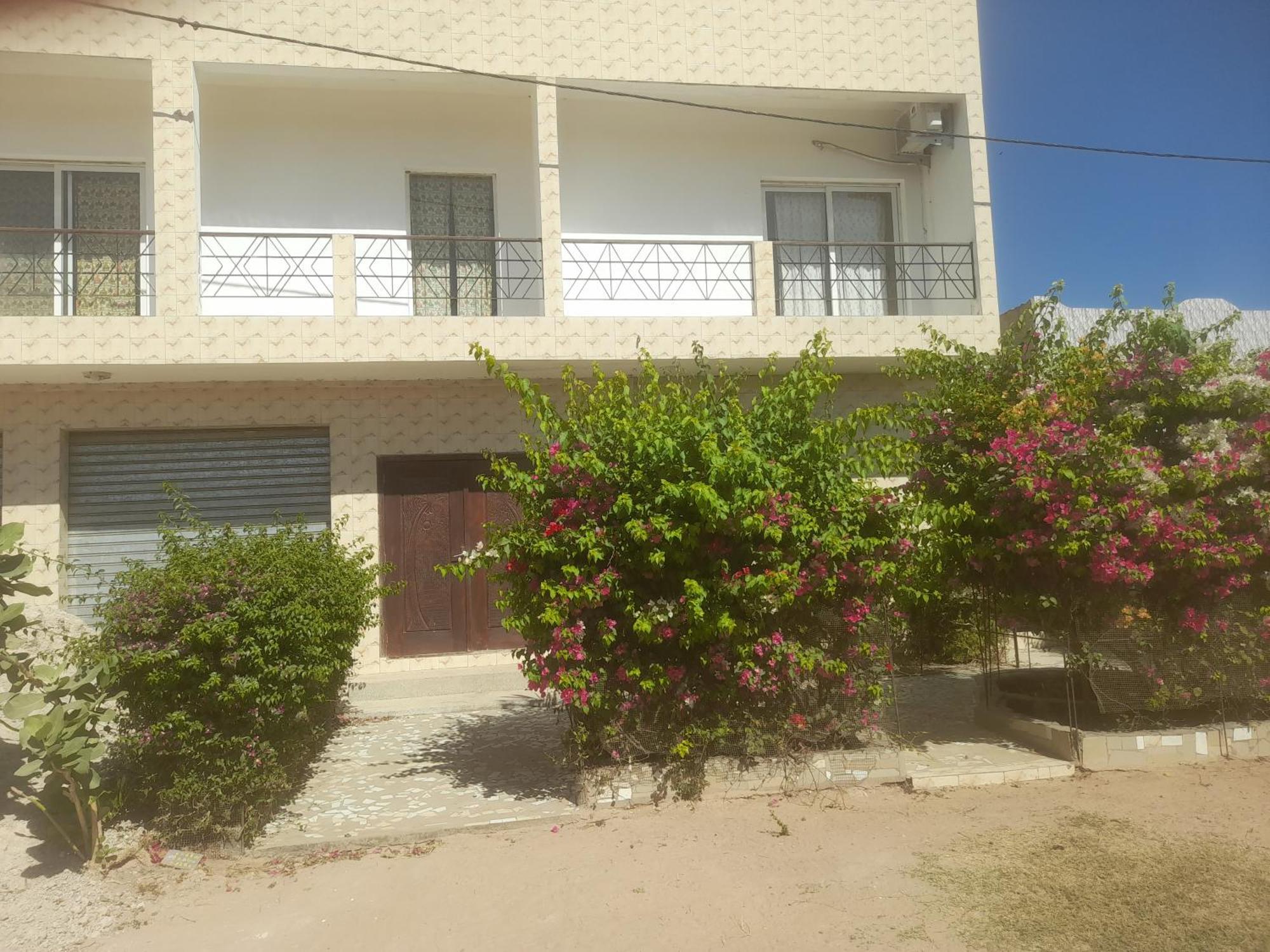 Appartement Familial Spacieux Avec Climatisation Ziguinchor Esterno foto