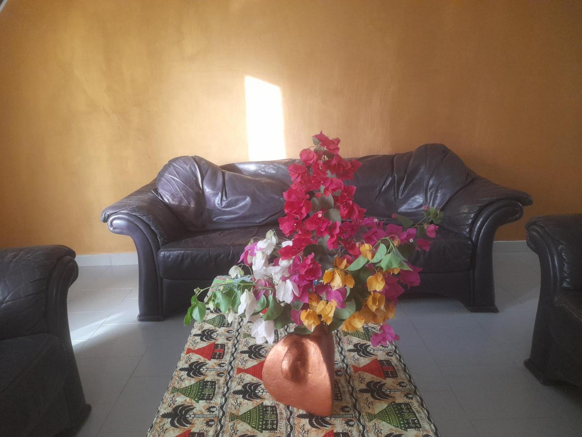 Appartement Familial Spacieux Avec Climatisation Ziguinchor Esterno foto