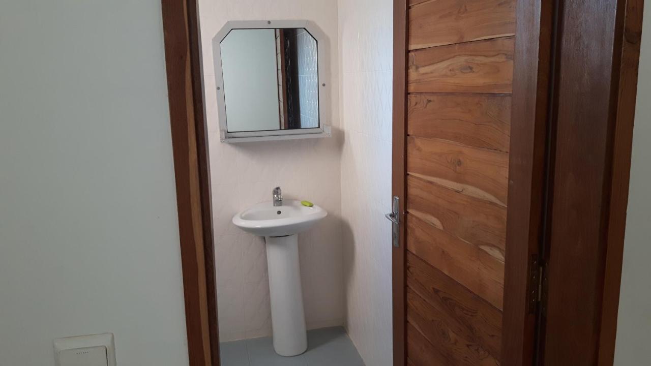 Appartement Familial Spacieux Avec Climatisation Ziguinchor Esterno foto