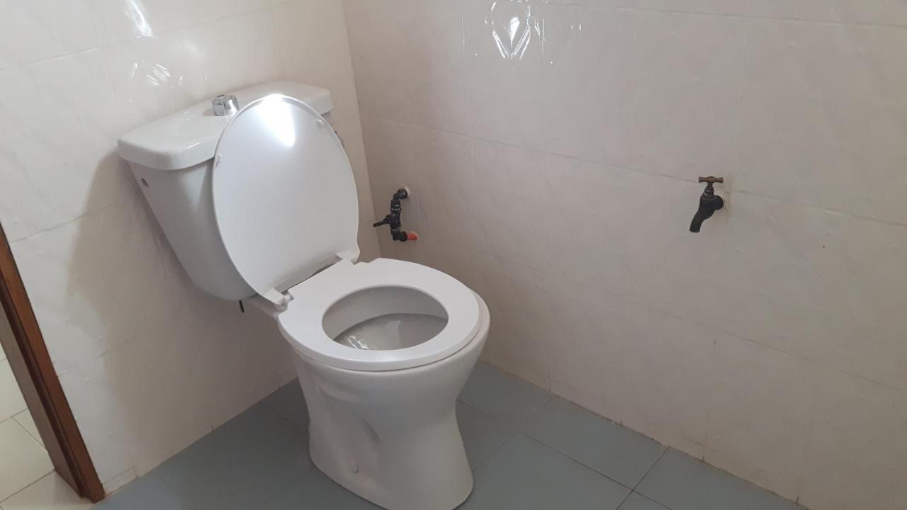 Appartement Familial Spacieux Avec Climatisation Ziguinchor Esterno foto